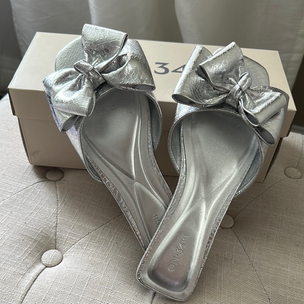 Silver Sandals with Bow and Open-Toe Design